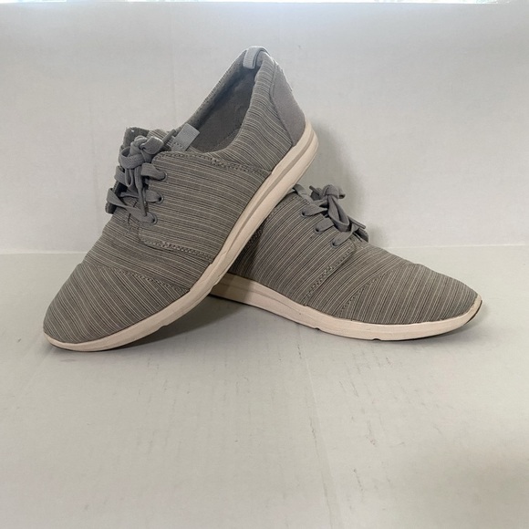 Toms Cabrillo women's size 10 canvas lightweight comfort sneakers EUC - Picture 1 of 10